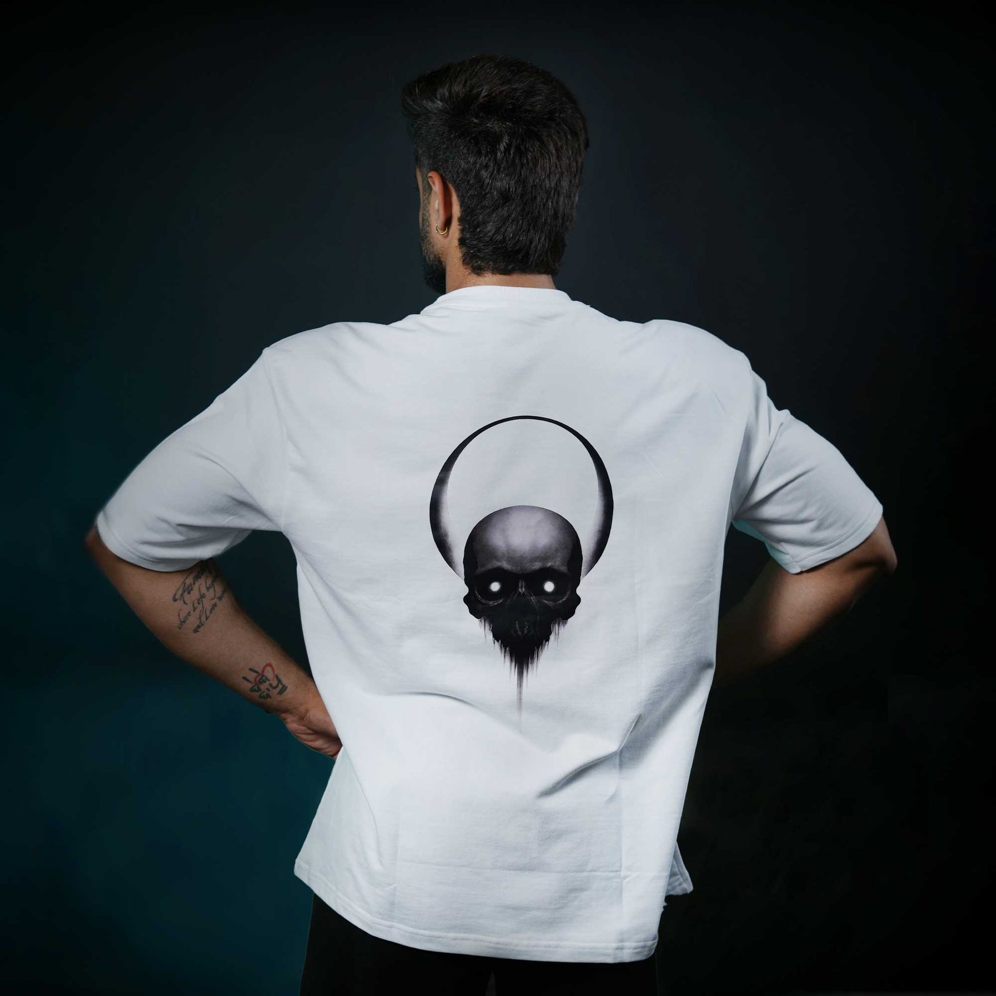 skull-around-moon-white-4